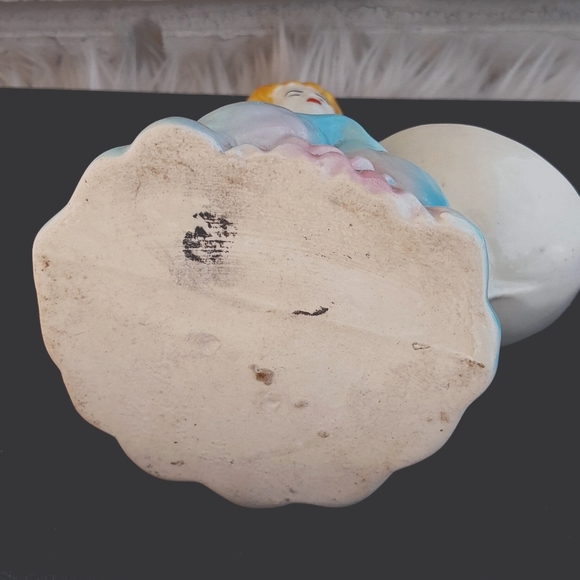 Vintage - MCM Victorian Porcelain Plant Figurine - Picture 8 of 11